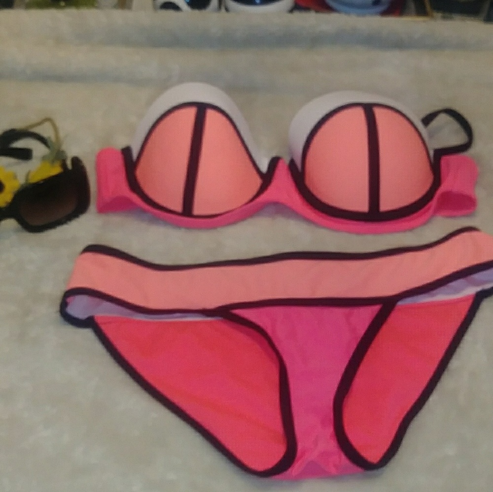 Bnwt color block swimsuit